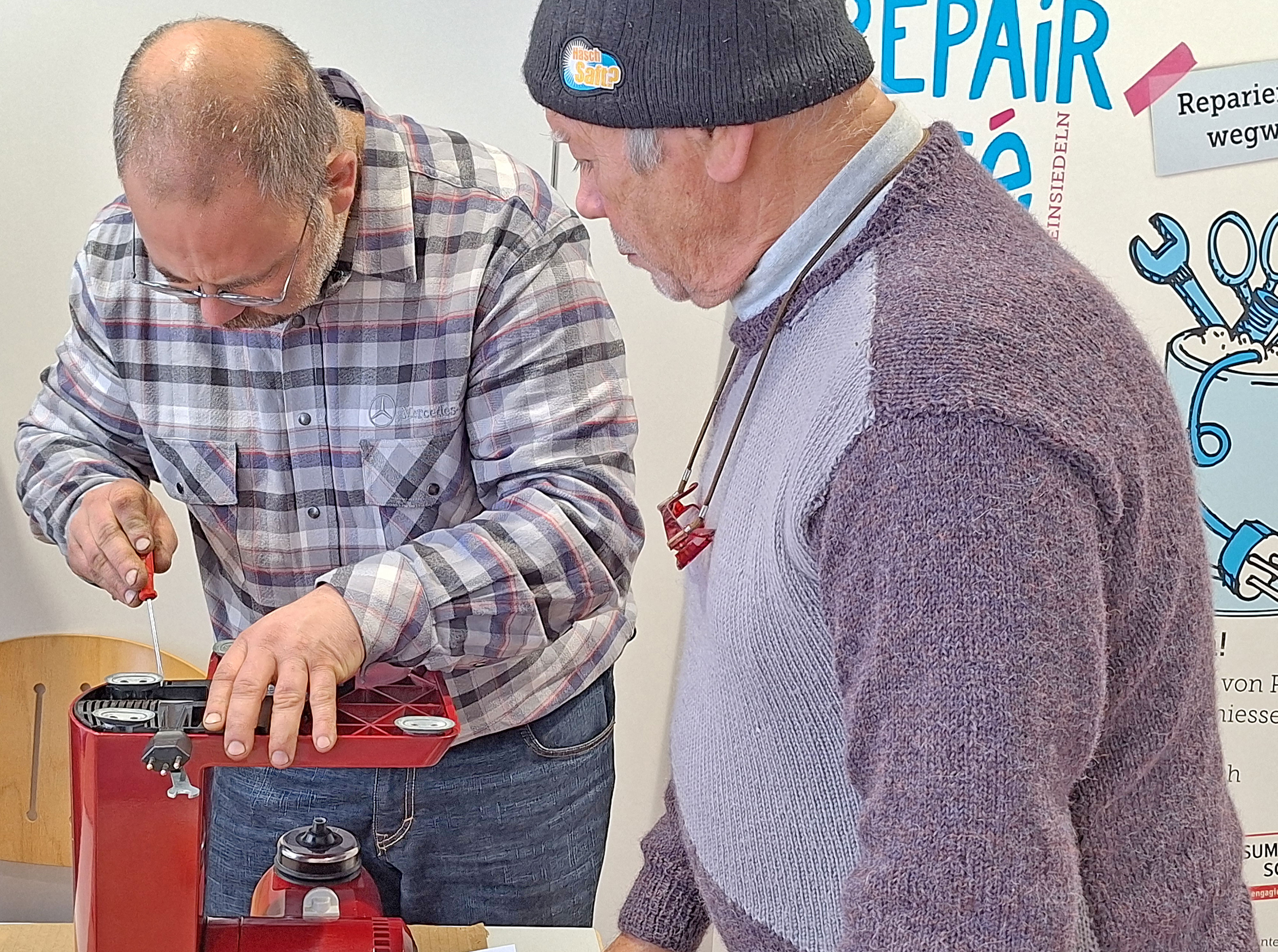 Reparatur Kaffeemaschine anlässlich des Repair Cafés vom 23. November 2024 20241123_110725_kaffeemaschine